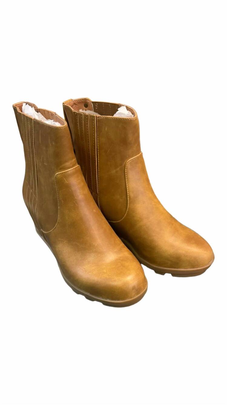 NEW YELLOWBOX women's cristoff wedge booties in beige